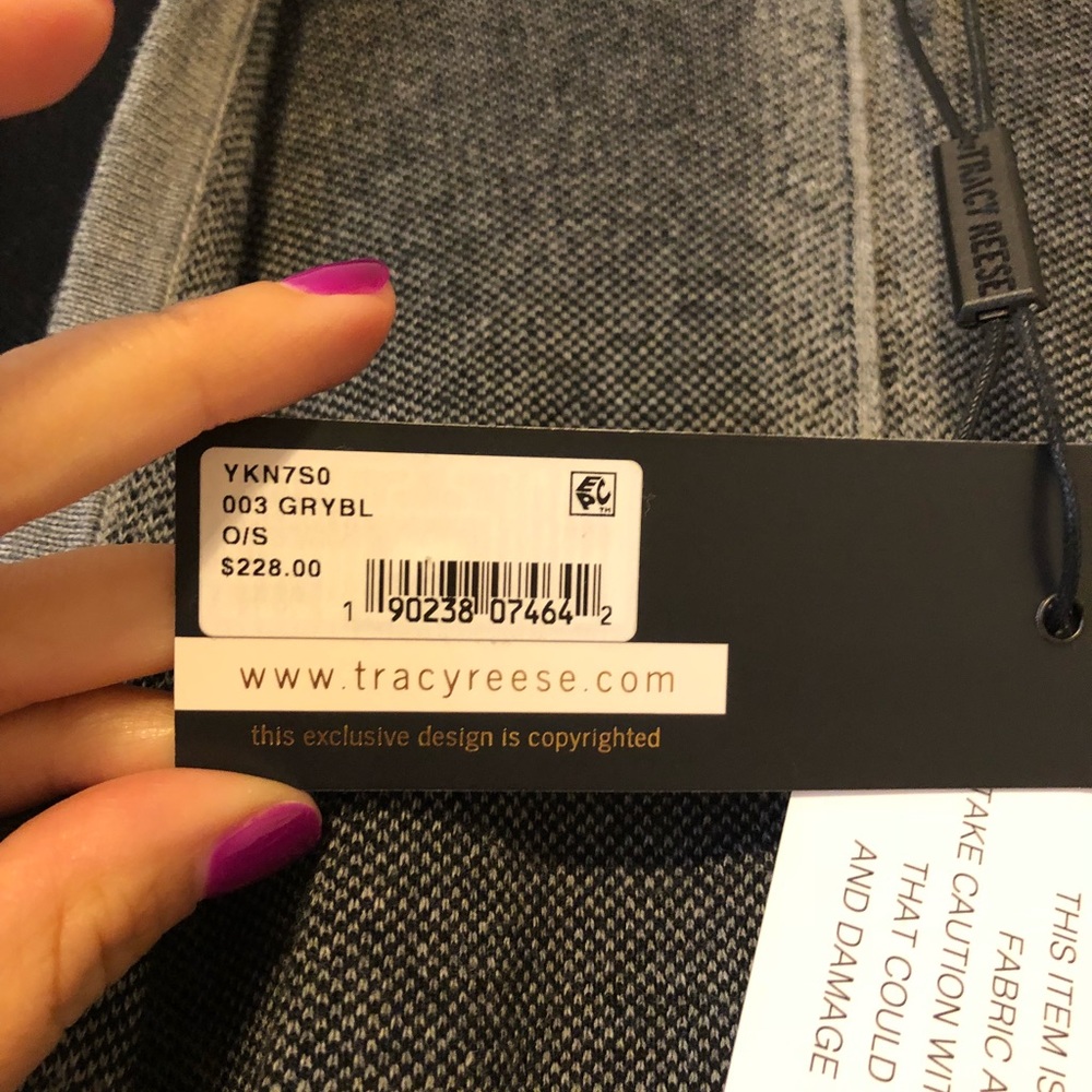 Grey/black cape